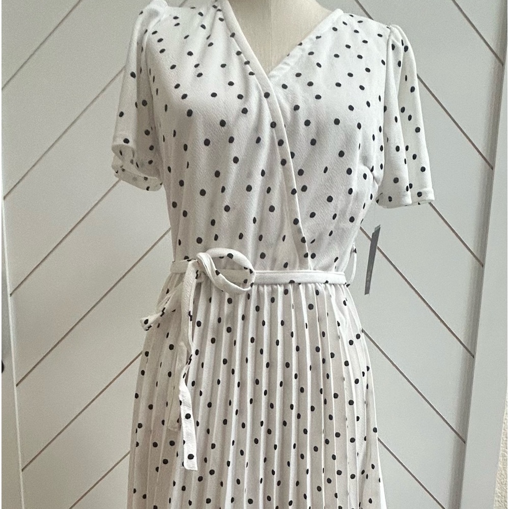 Polka dot white dress- Tag On